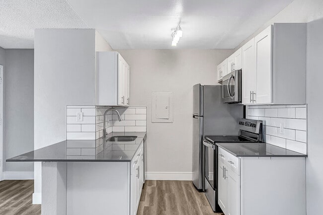 Building Photo - Solmere Las Vegas