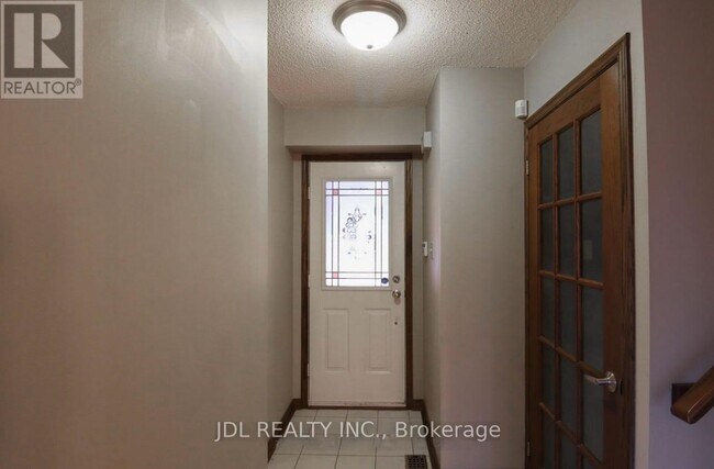 Building Photo - 2199 Burnhamthorpe Rd W