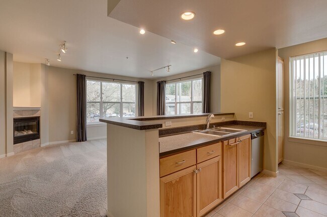 Foto del edificio - Spacious 2 bedroom Condo in Downtown Redmond