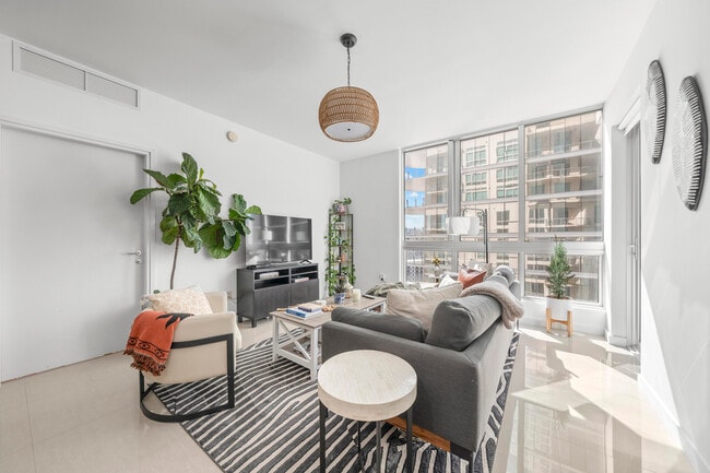 Foto del edificio - 300 S Biscayne Blvd