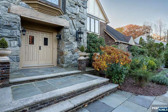 Building Photo - 39 Springhouse Rd