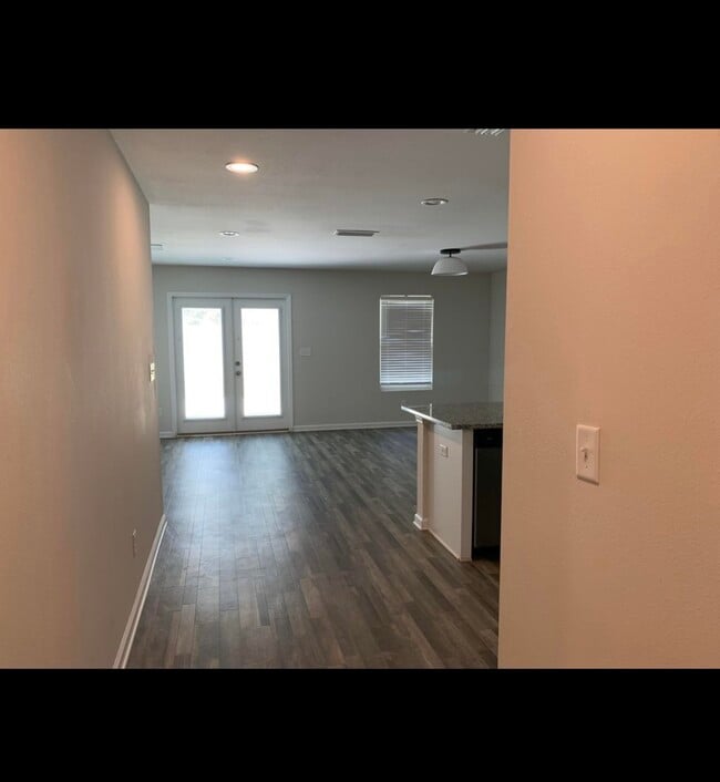 Building Photo - 103 Cora Rd