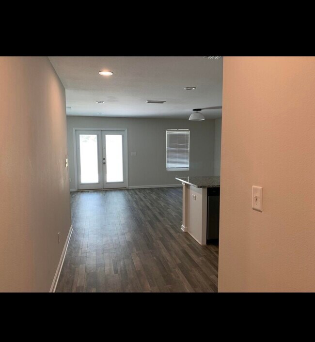 Foto del edificio - 103 Cora Rd