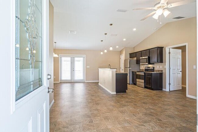 Foto del edificio - ADORABLE SINGLE FAMILY HOME FOR RENT