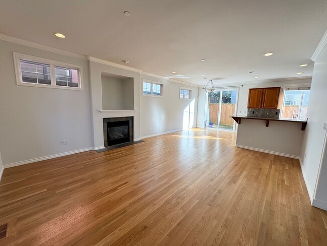 Building Photo - Finn Hill Kirkland 3 bedroom 2.5 bath plus...