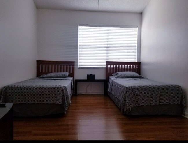 2nd bedroom - 2564 Woodgate Blvd