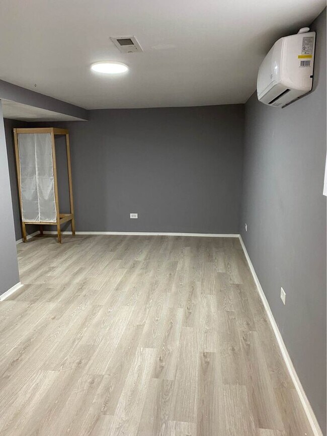 Foto del edificio - 5652 W 64th St