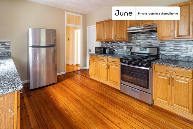 Building Photo - Private bedroom in 4 bed/1 bath Home