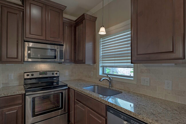Kitchen - 1454 Puryear Dr