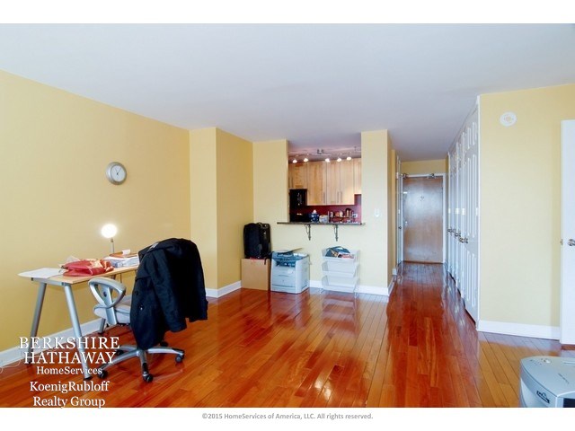 Building Photo - 420 W Belmont Ave