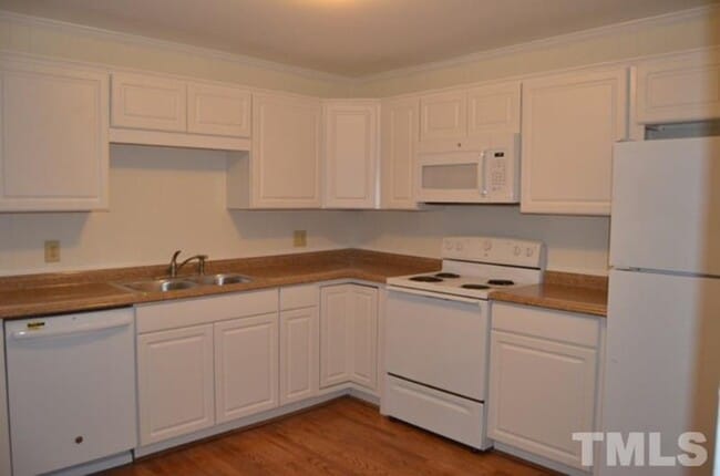 Kitchen - 306 Umstead Dr