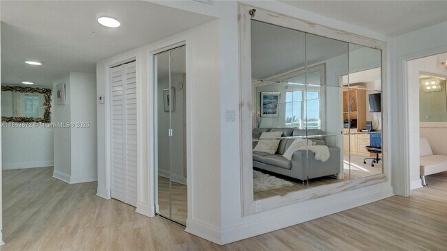 Foto del edificio - 2401 Collins Ave