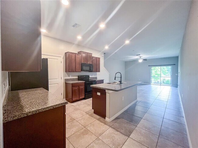 Building Photo - 10656 Lake Montauk Dr