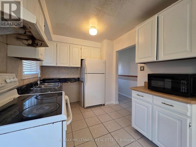 Building Photo - 12 Todd Brook Dr