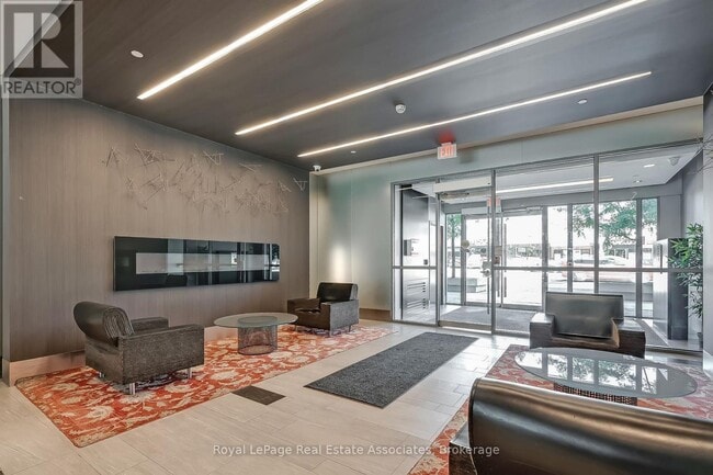 Building Photo - 1185 The Queensway