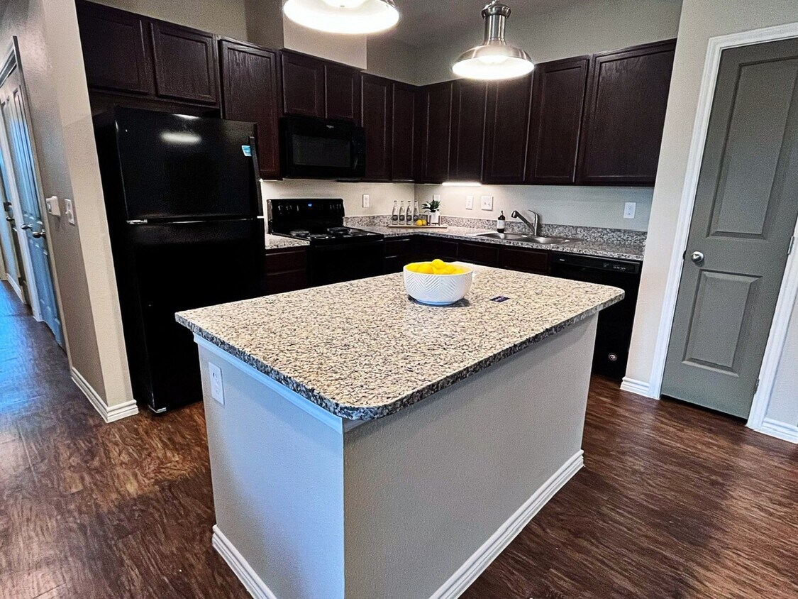 Lakeside Villas Apartments in Midlothian, TX