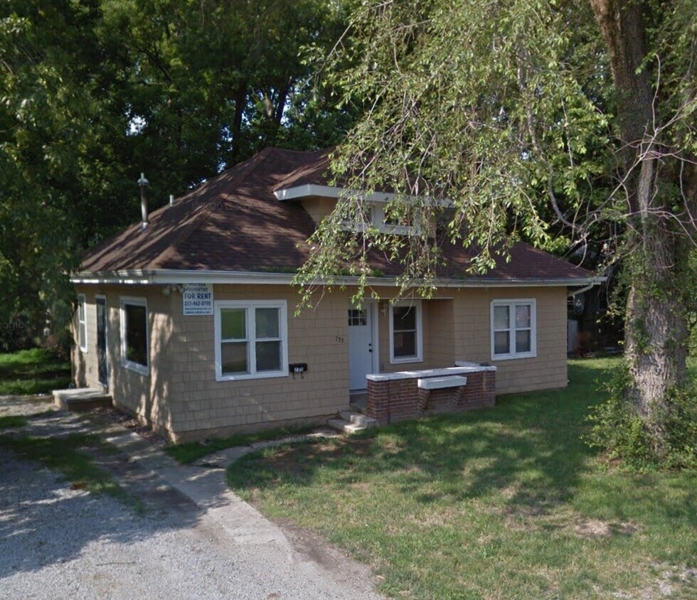 735 Buchanan Ave, Charleston, IL 61920 House Rental in Charleston, IL