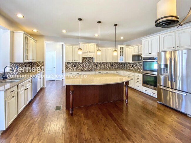 Foto del edificio - 99 Coachman Cir