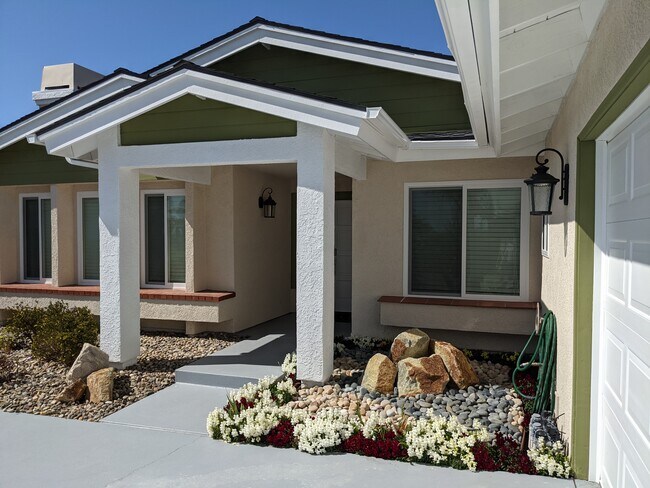 Building Photo - 286 Encanto Ave