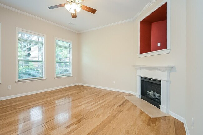 Building Photo - 330 Stoney Hollow Rd