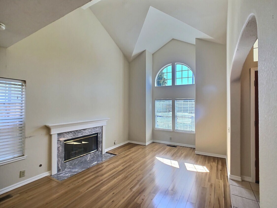 Primary Photo - Spacious 4 Bedroom House in Berryessa Area