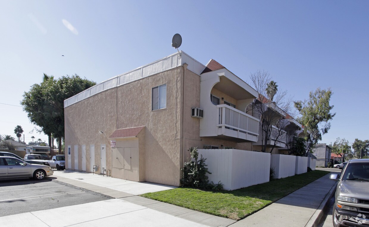 Primary Photo - Waverly Apartments