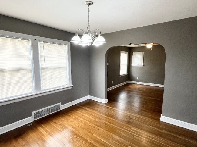 Foto del edificio - 8911 Shawnee Ln