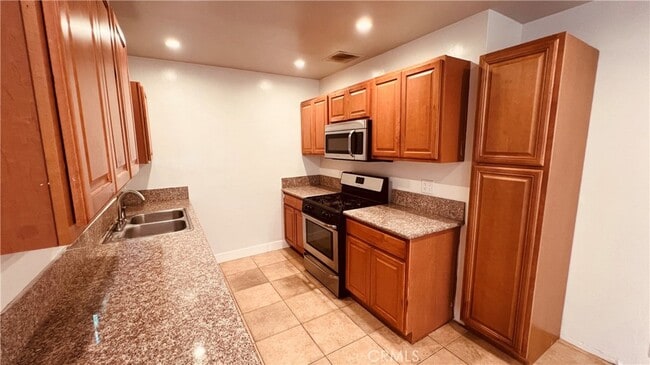 Building Photo - 4949 Coldwater Canyon Ave