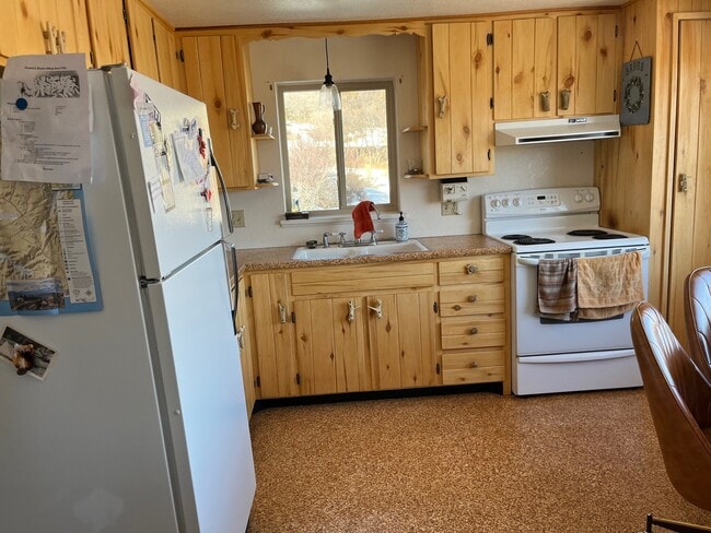 Building Photo - 1043 Cove Rd