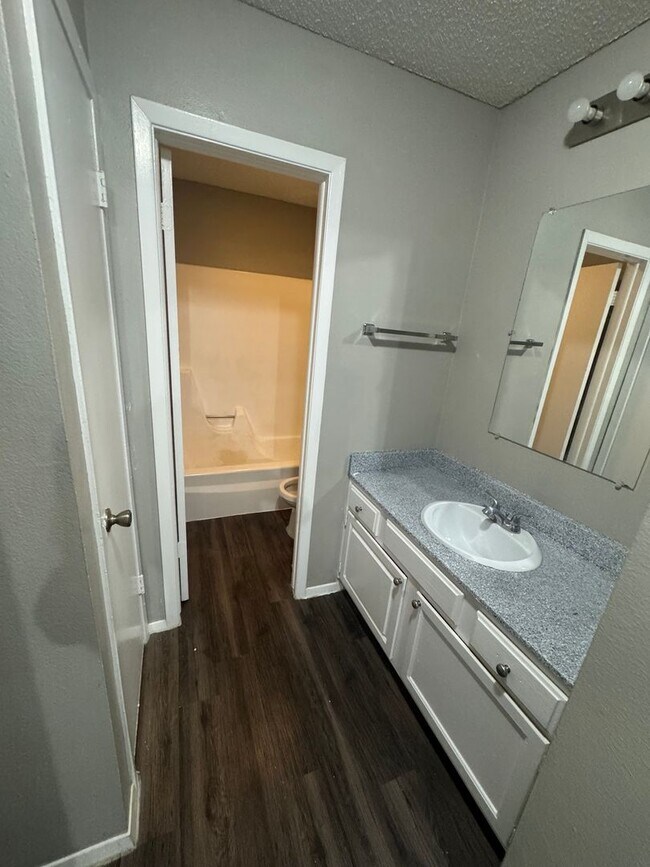 Foto del edificio - 2407 E 55th Pl