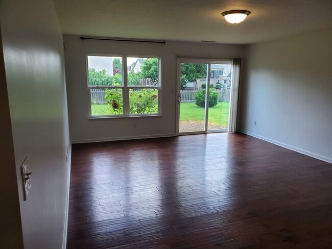 Building Photo - 413 Shade Tree Ct
