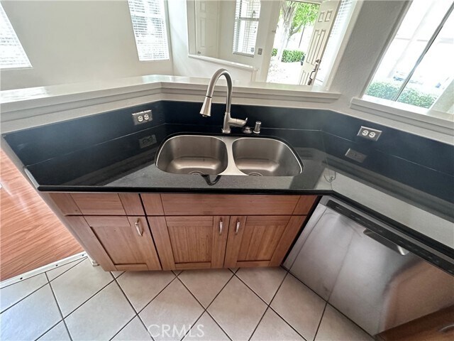 Foto del edificio - 1703 Elk Grove