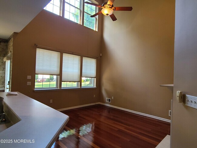 Foto del edificio - 346 Wedgewood Rd