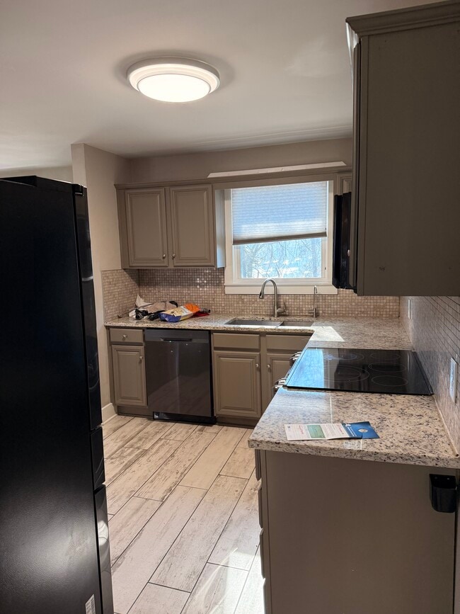 Building Photo - 237 Eisenhower Dr