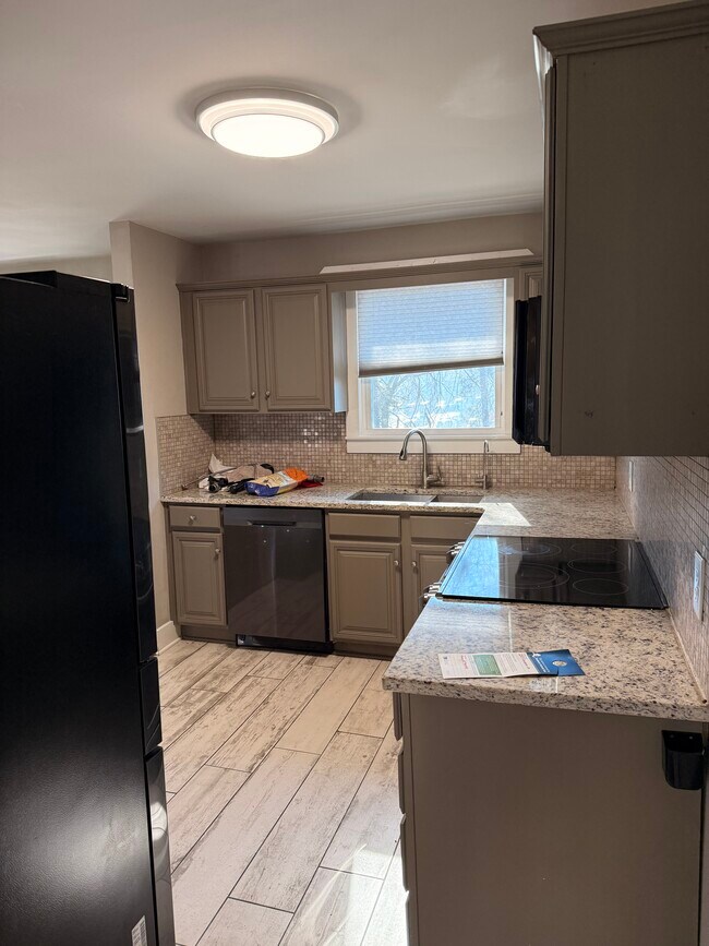 Foto del edificio - 237 Eisenhower Dr