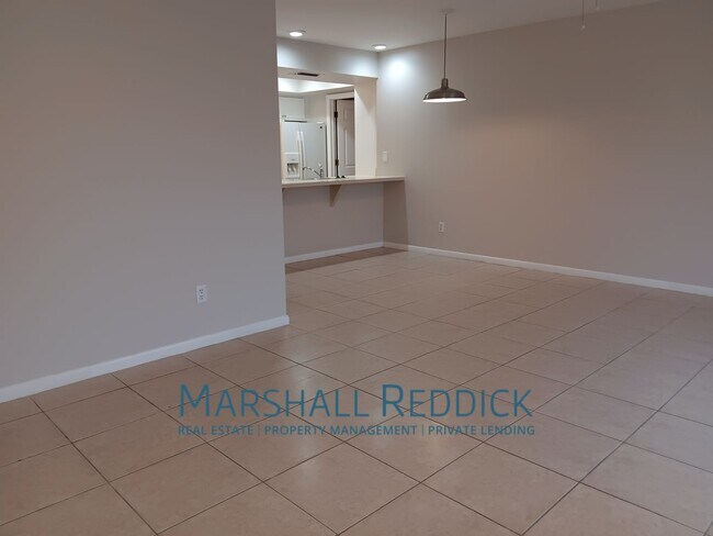 Building Photo - 3 bedroom 2 bath 1 car garage duplex