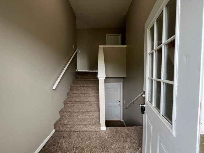 Building Photo - 3 bedroom, 2 bathroom house located in New...