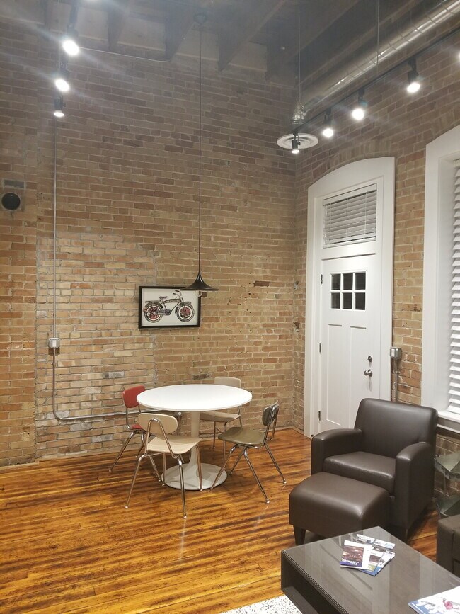Foto del edificio - 2238 Washington Blvd