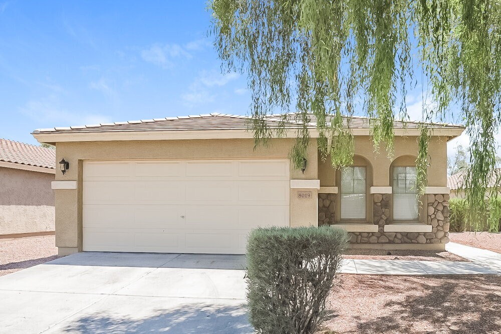 Foto principal - 8019 W Pioneer St