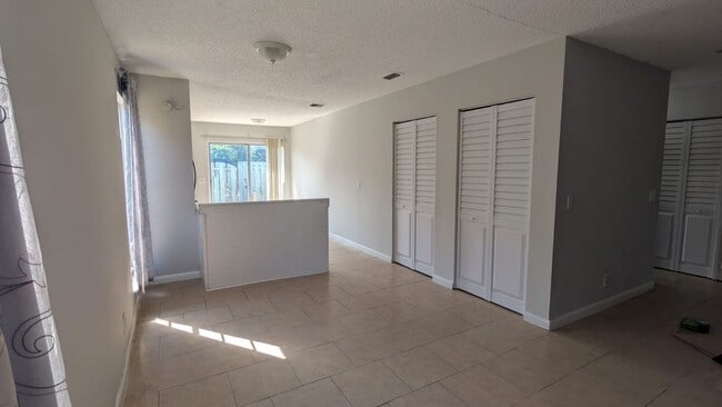 Foto del edificio - 4755 Orleans Ct