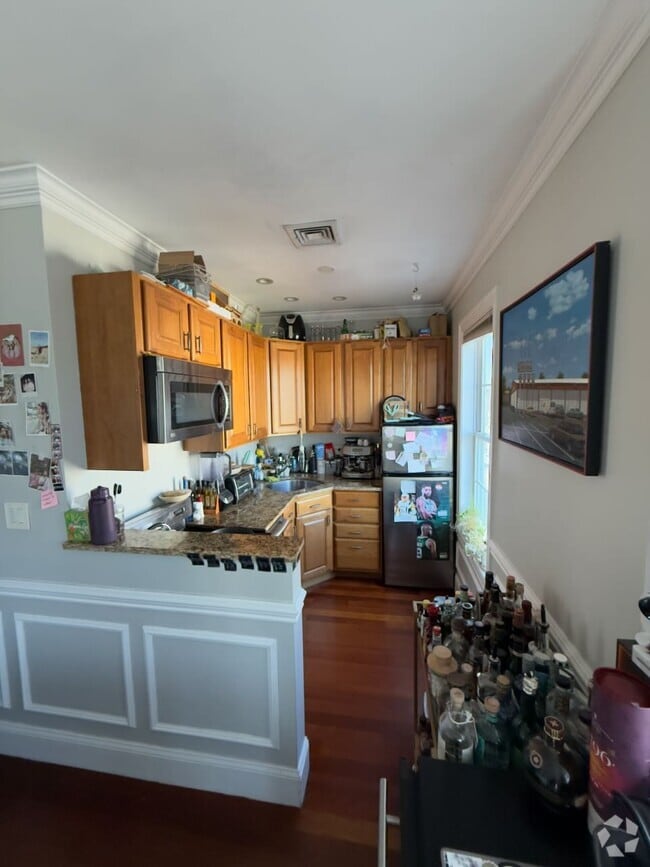 Building Photo - 613 Dorchester Ave