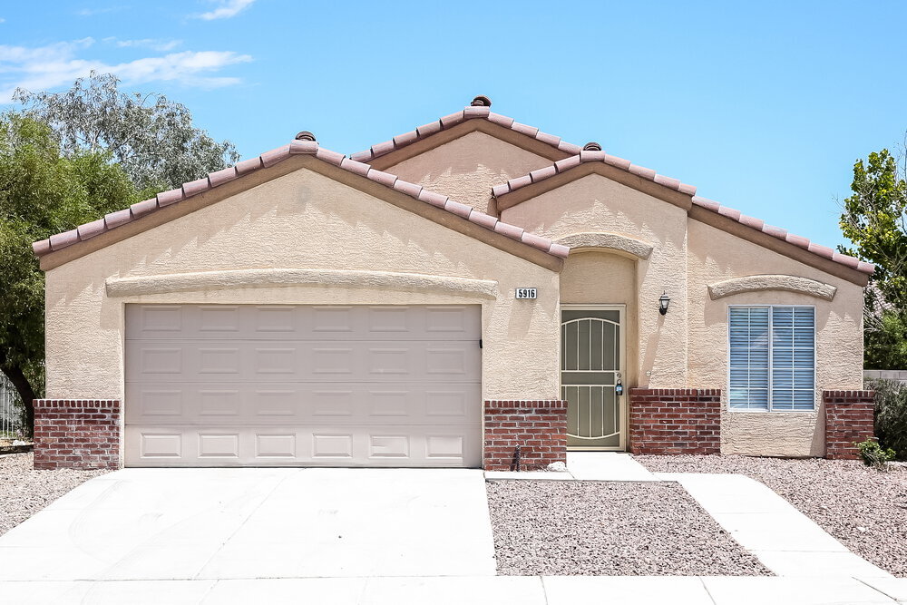 Foto principal - 5916 Berry Hill Ln