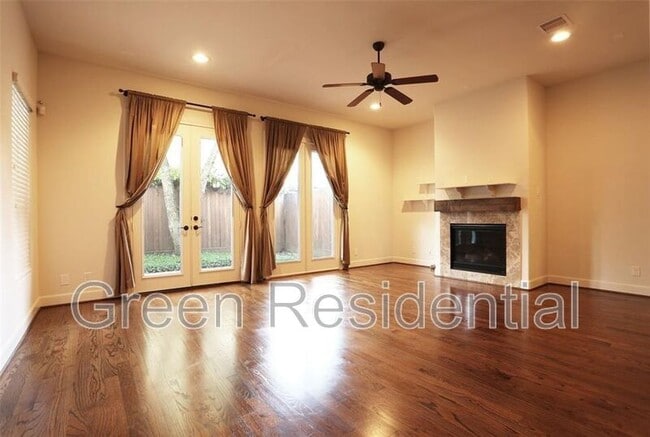 Building Photo - 1540A Lawrence St