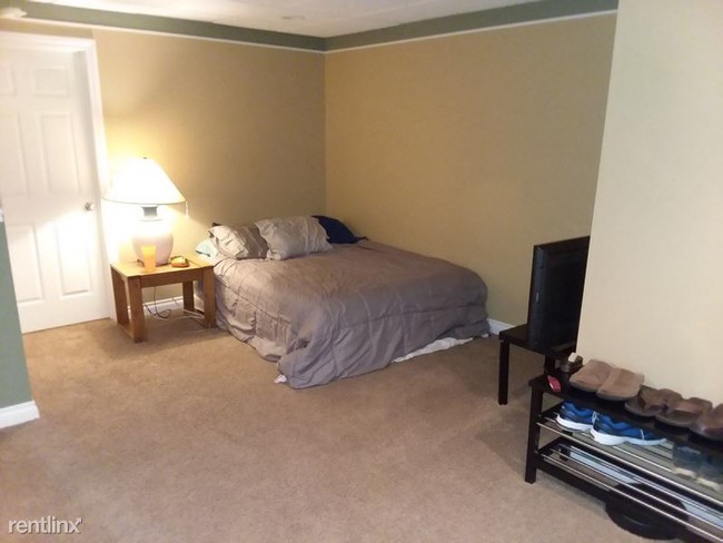 Building Photo - 1 br, 1 bath Apartment - 3633 Wedgewood Drive
