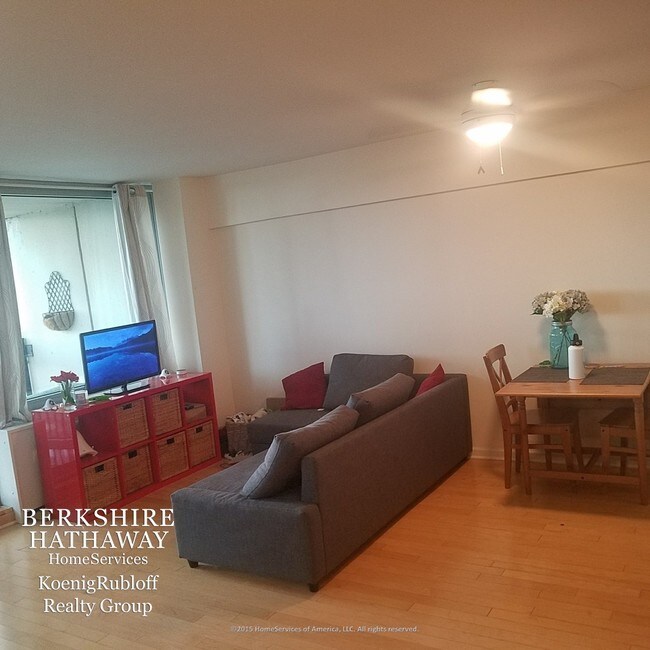 Foto del edificio - 1255 N Sandburg Ter