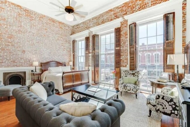 Building Photo - 2010 The Strand