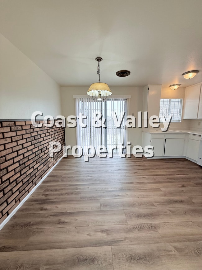 Building Photo - Seaside Home for RENT!!!
