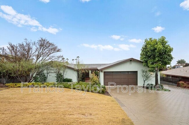 Building Photo - 2250 Vista Grande Dr