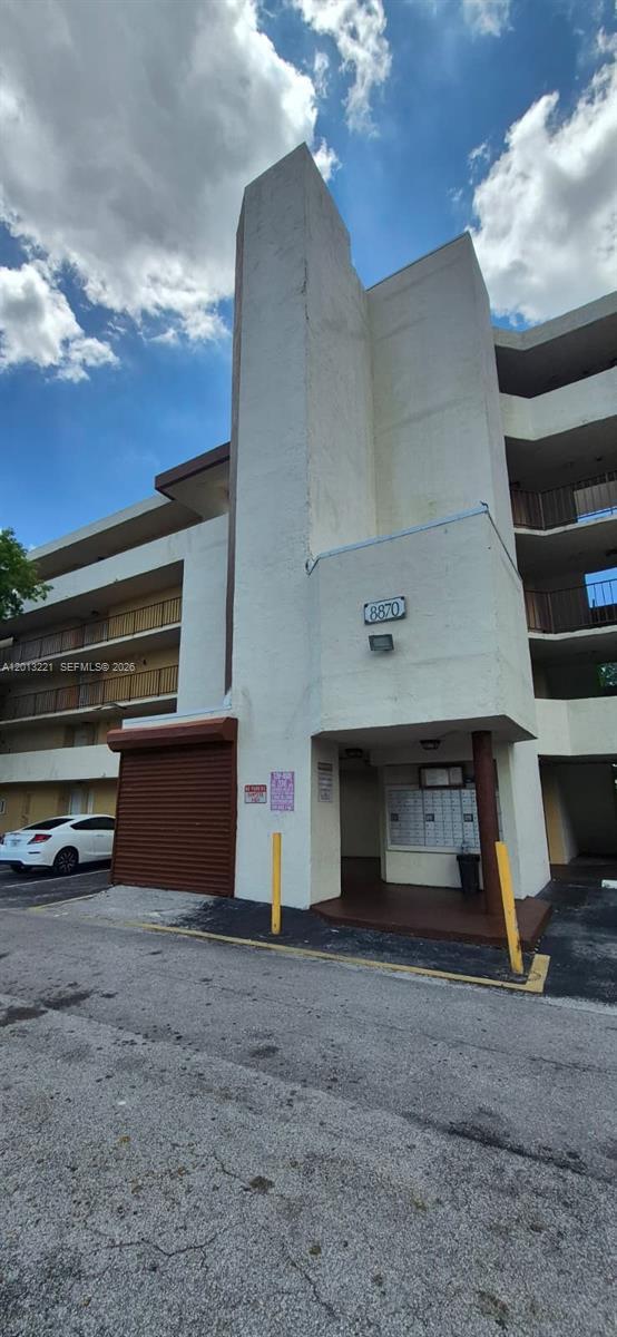 Foto del edificio - 8870 Fontainebleau Blvd