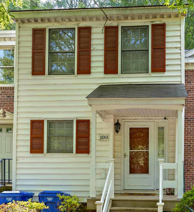 WOW!! Great Location! Quite neighborhood, close to everything - WOW!! Great Location! Quite neighborhood, close to everything Townhome